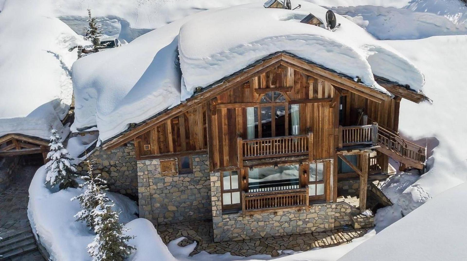 Chalet With Jacuzzi In *