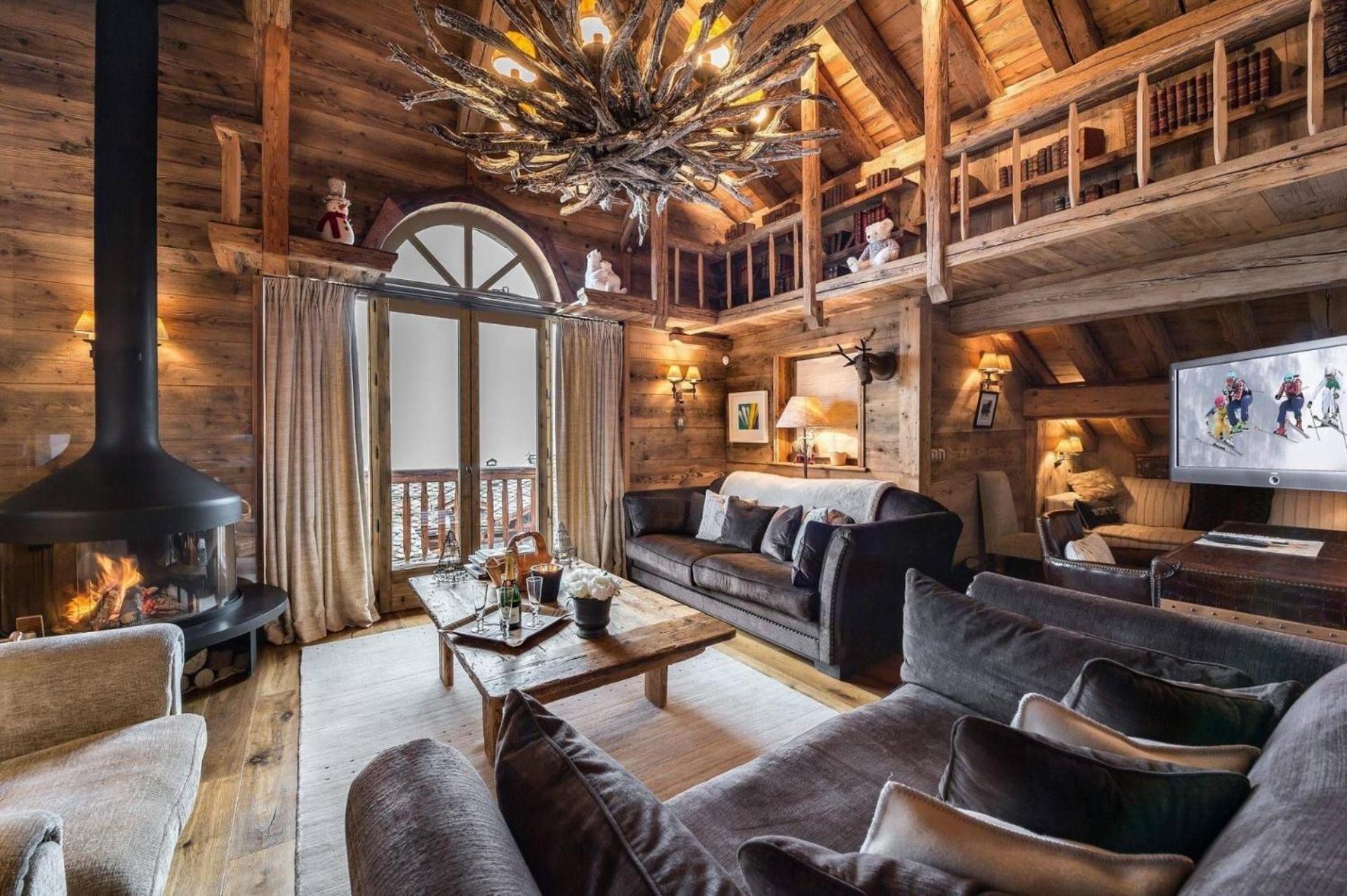 Chalet With Jacuzzi In