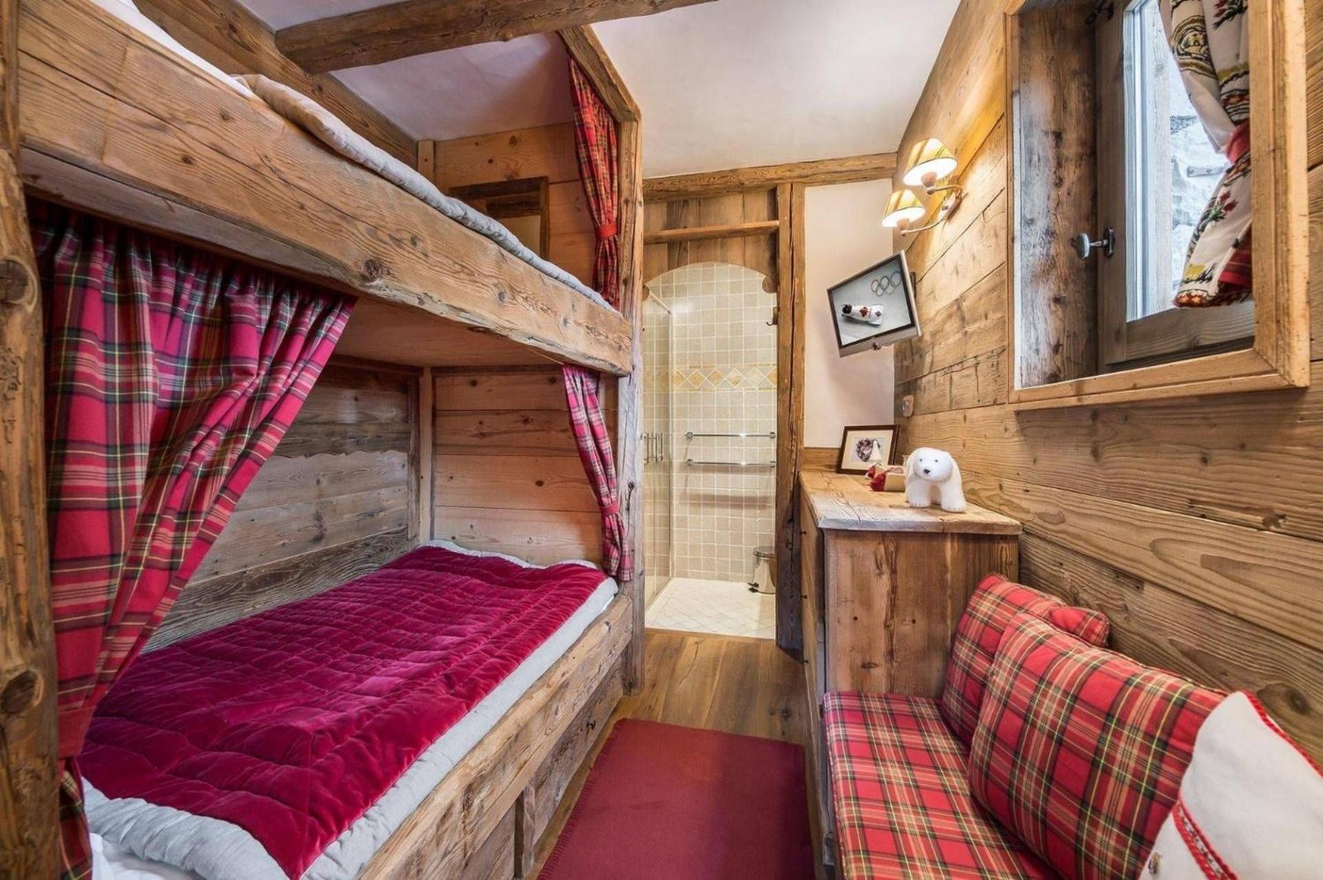 Chalet Chalet With Jacuzzi In Winterberg